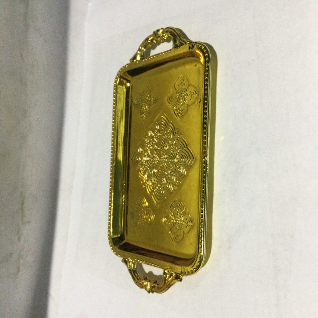 Fuente rectangular dorada
