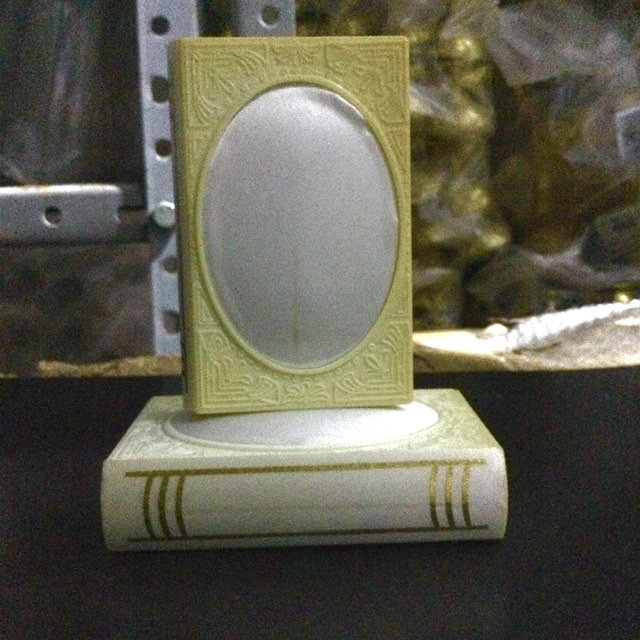 ROSARIO COFRE PLASTICO DORADO