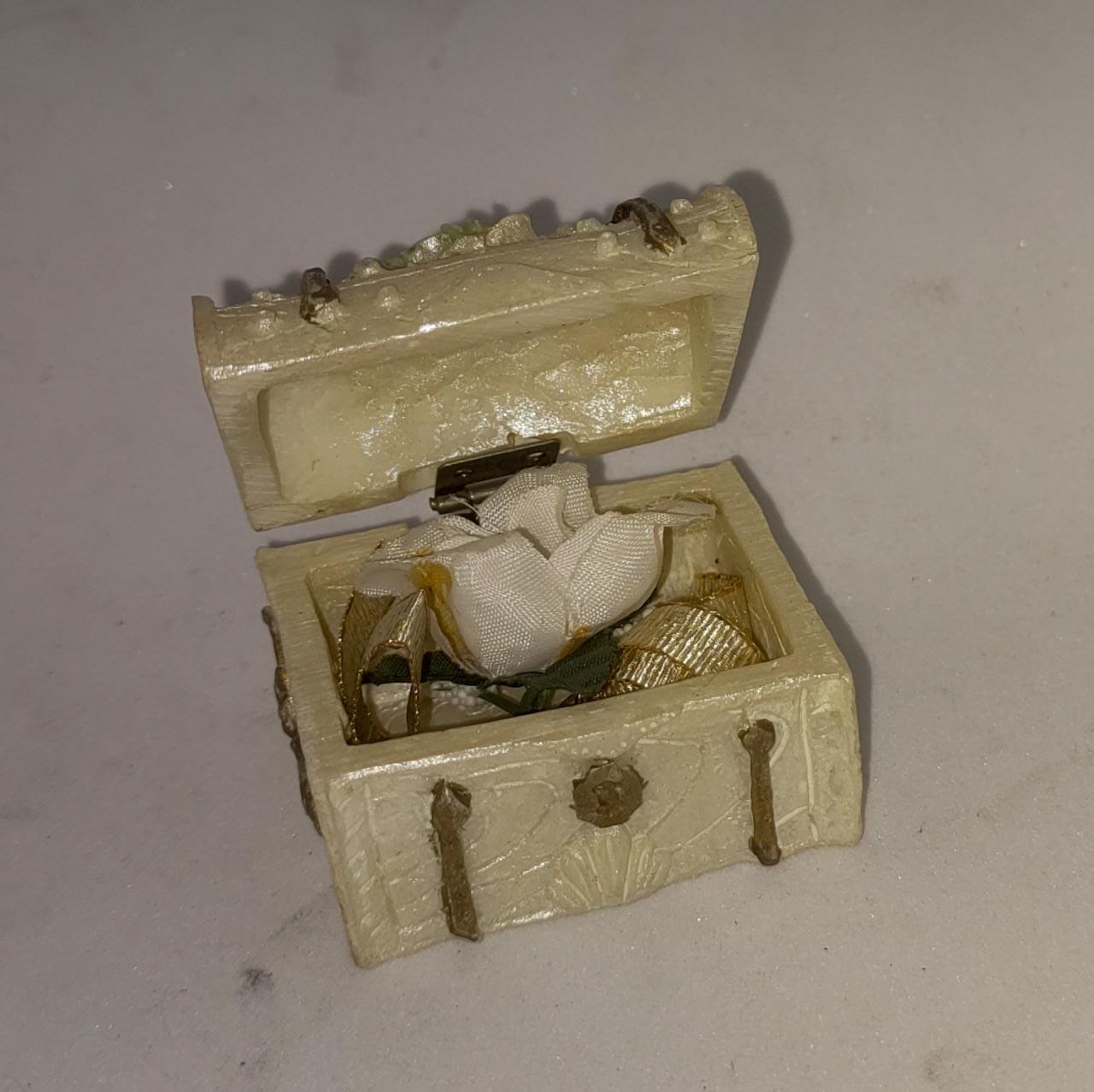 COFRE CON ROSA PEQUEÑO
