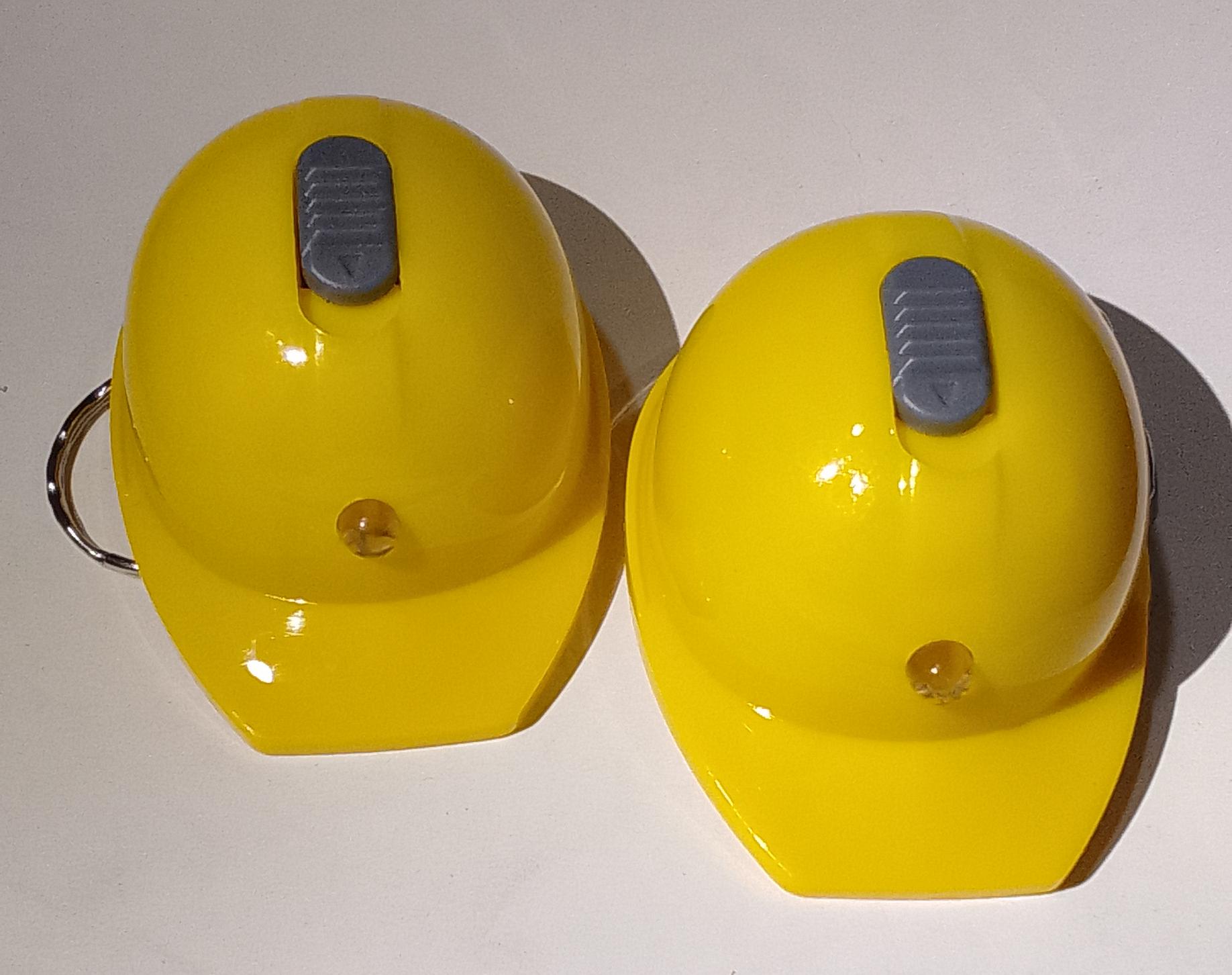 LLAVERO CASCO AMARILLO CON LUZ PR282