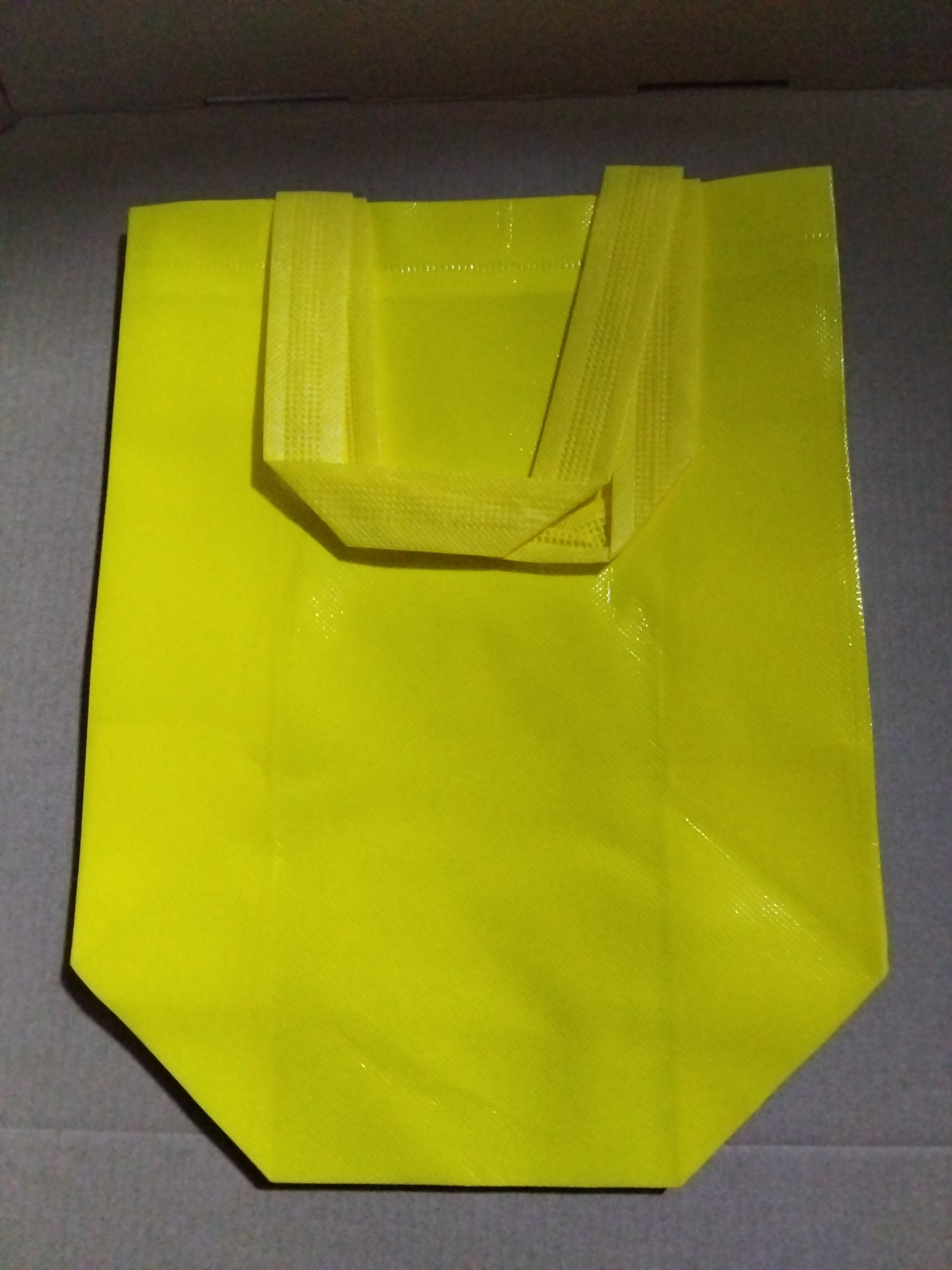 Bolsa sintética amarillo