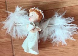 ANGEL HOMBRE BLANCO MEDIANO CON PLUMAS