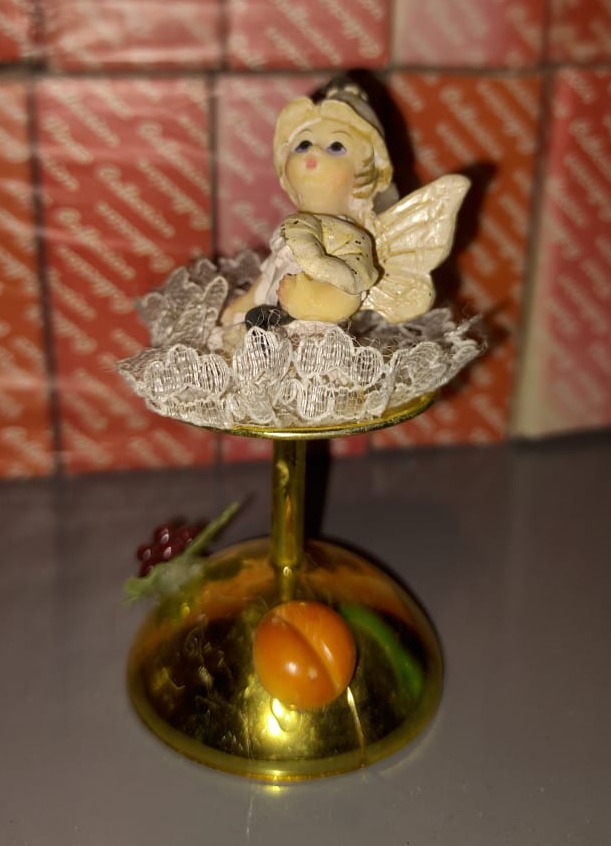 Angelito en copa dorado Pr640