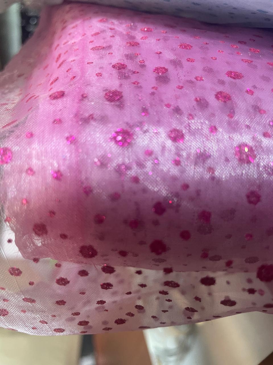 TELA DE ORGANZA ROSADA CON ESCARCHE FUCSIA