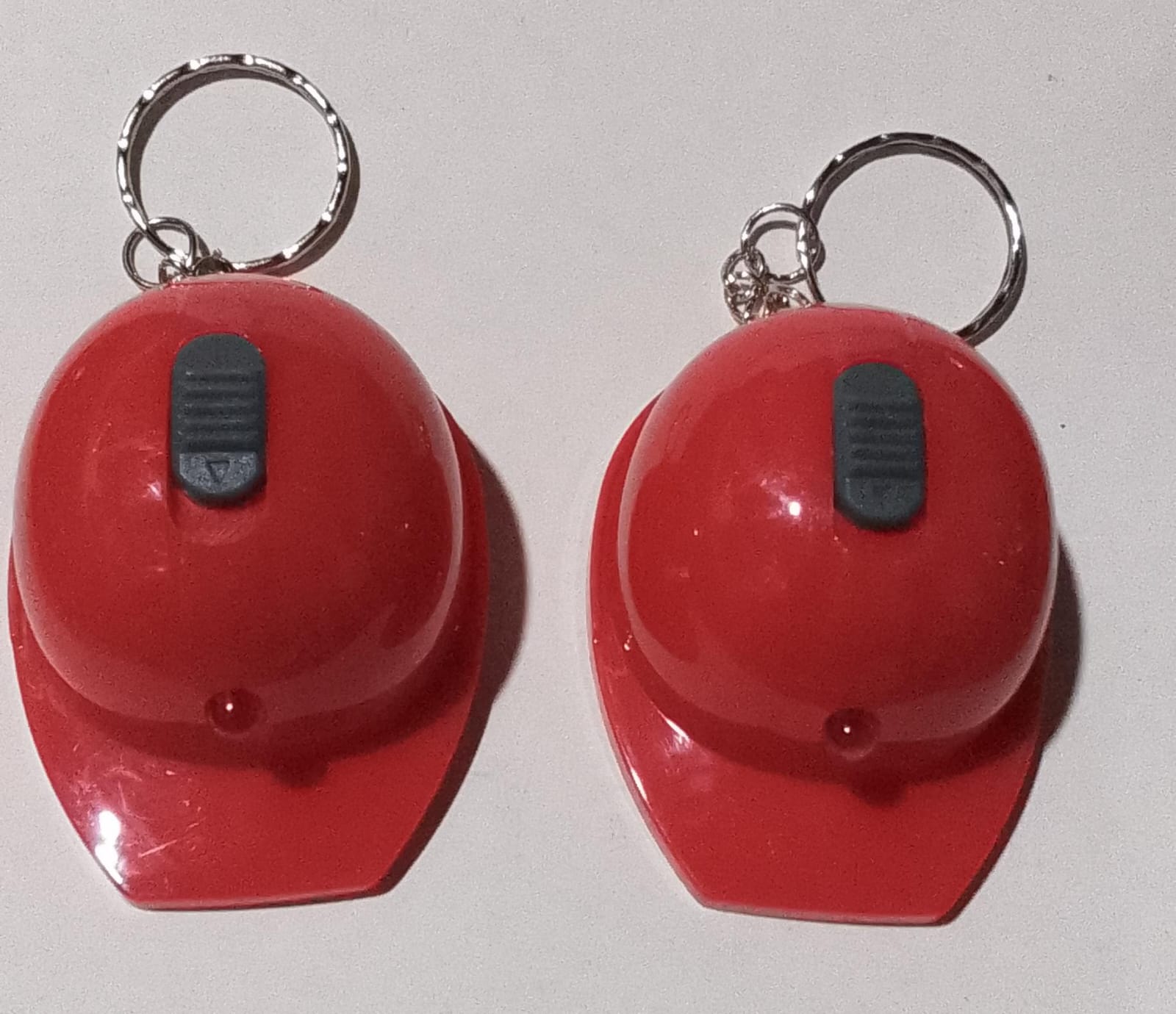 LLAVERO CASCO ROJO CON LUZ PR2133