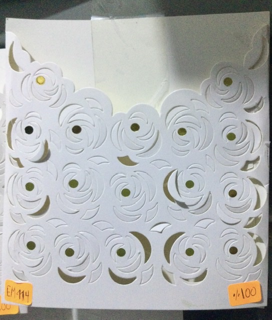 TARJETA CALADO DE ROSAS DORADO
