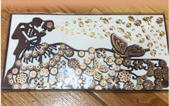TARJETA MADERA RECTANGULAR NOVIOS CON BESTIDO LARGO