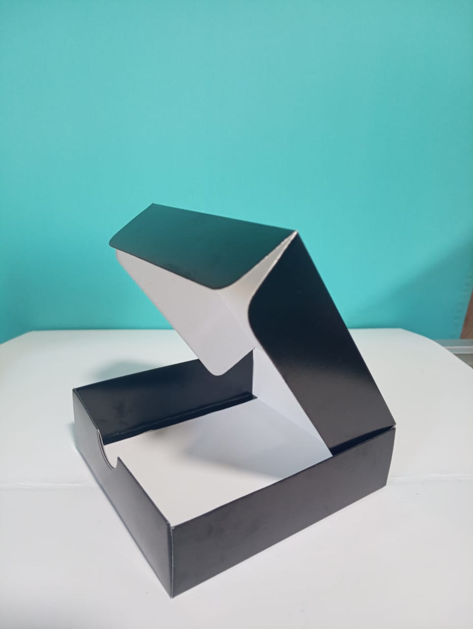 CAJA DE TORTA NEGRO 10X10X2.5 CM PR494