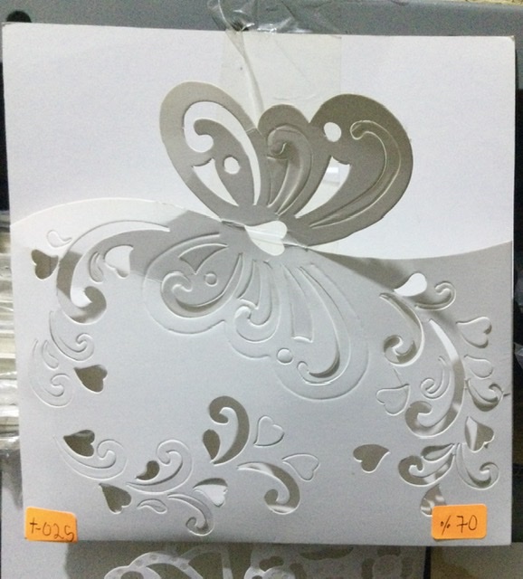 TARJETA CALADO ONDAS BORDE MARIPOSA
