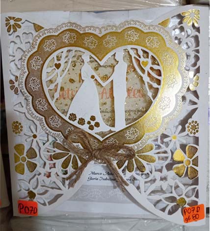 TARJETAS DE MATRIMONIO DORADO NOVIOS EN UN CORAZÓN P07D