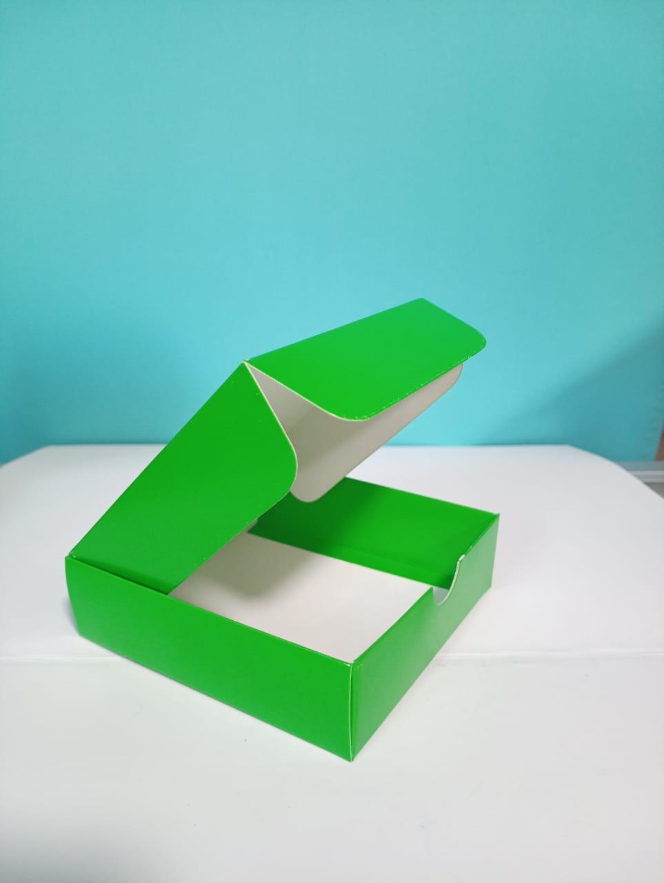 CAJA DE TORTA VERDE CLARO 10X10X2.5CM PR490