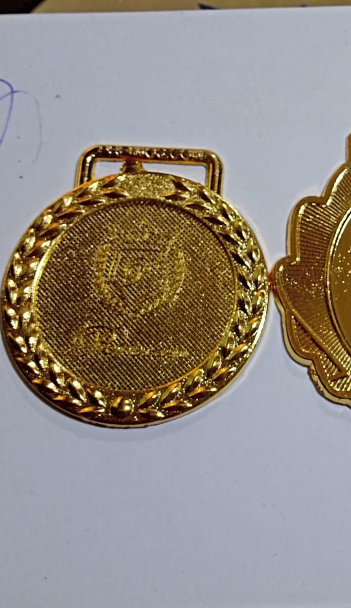  MEDALLA REDONDA DORADA PR875A