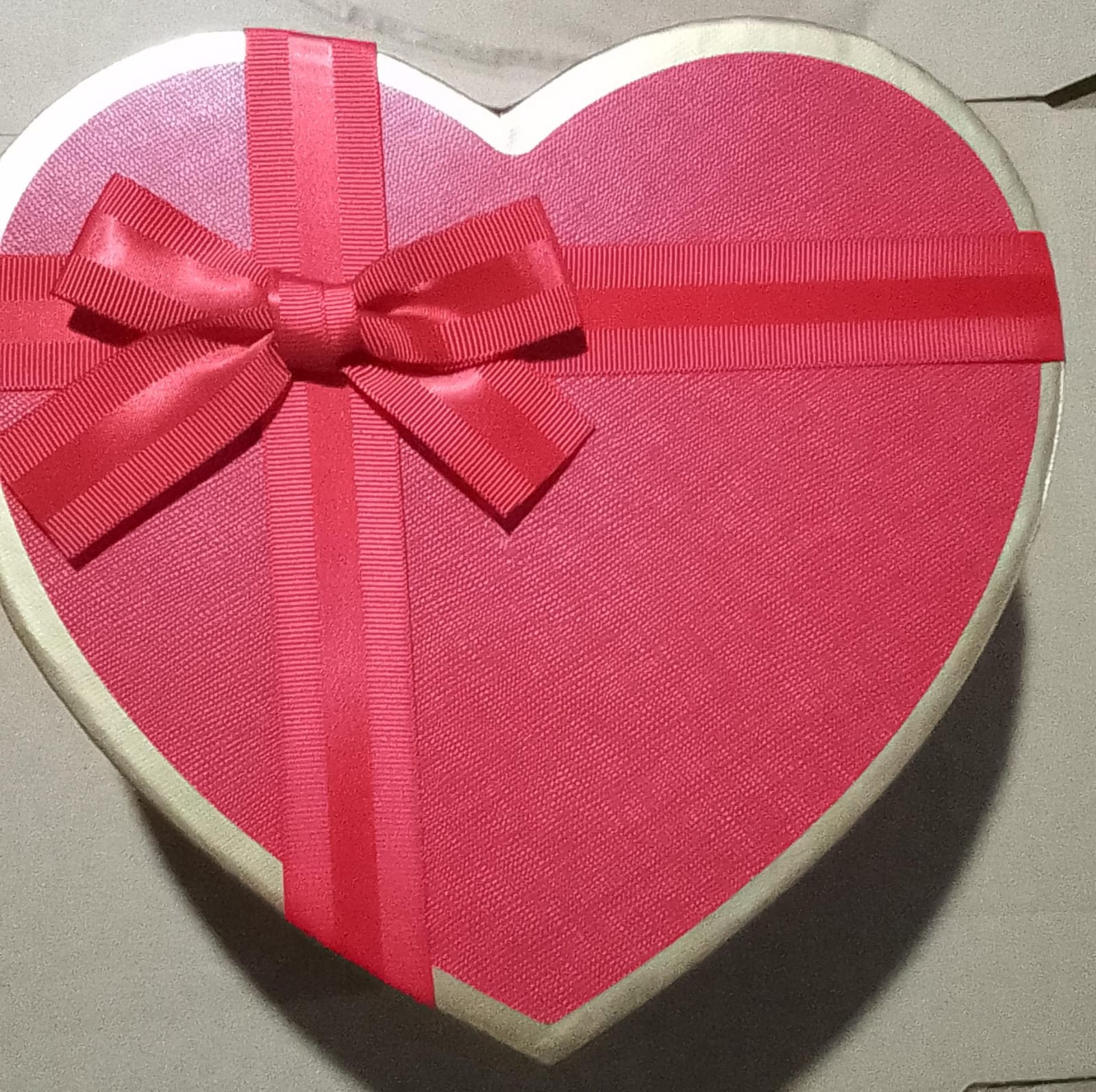 CAJA CORAZON ROJO 22X20X9 CM CR3
