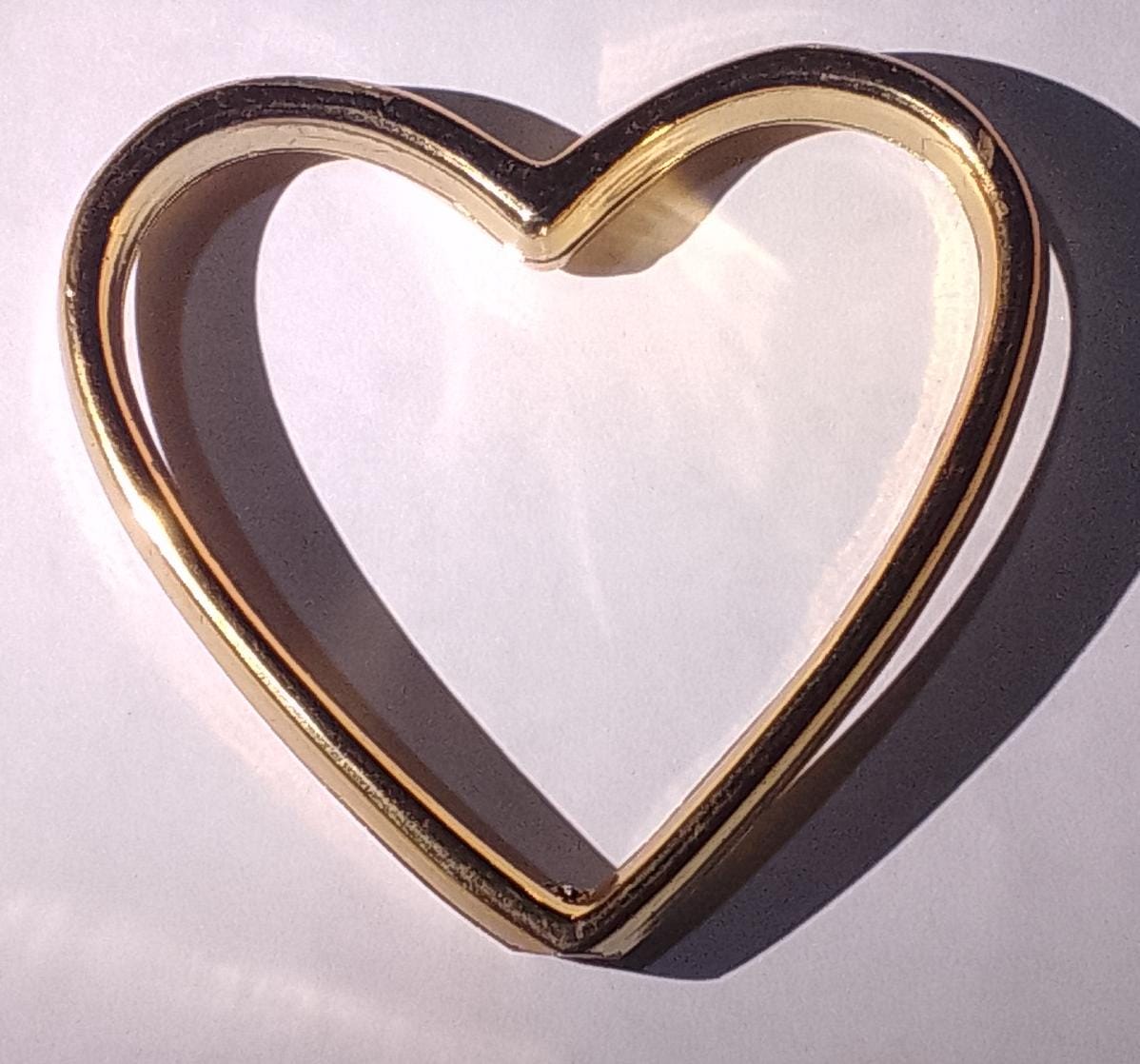 CORAZON SILUETA DORADO PR958