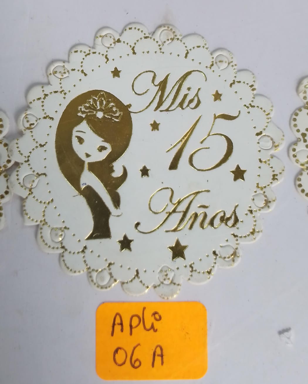 APLICATIVO MIS 15 AÑOS MUÑECA APLI06A