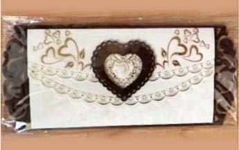 TARJETA MADERA RECTANGULAR CORAZON CON BOTON CORAZON