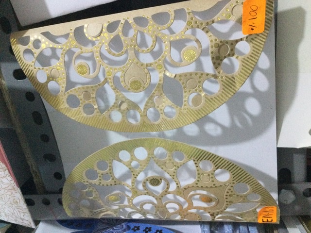 TARJETA Cartulina duplex puntos dorado EM169