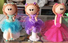 MUÑEQUITAS SONRIENTES  CON VESTIDOS 